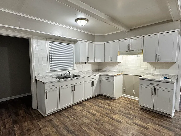 1330 W Victor Dr — Photo 8
