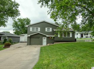 6205 N 77th St, Omaha, NE 68134