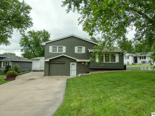 6205 N 77th St, Omaha, NE 68134