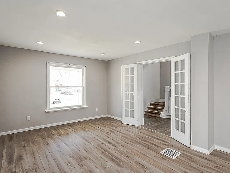 315 Eastern Ave — Photo 8