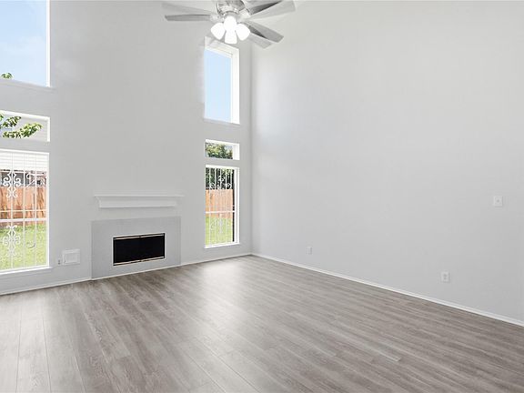 4th image of 13138 Leader St