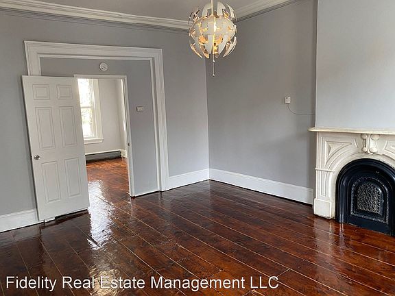 3rd image of 1 Catherine St #2
