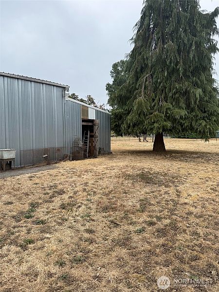 5th image of 320 E Oakview Avenue