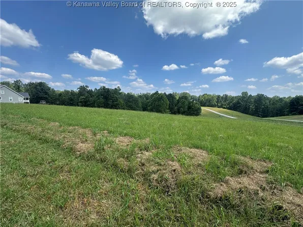 10 Saddle Creek Way, Milton, WV 25541