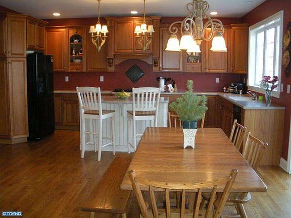 3rd image of 139 Red Oak Dr
