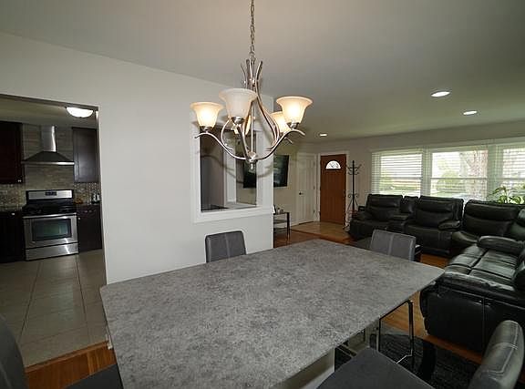 5th image of 8506 N Oleander Ave