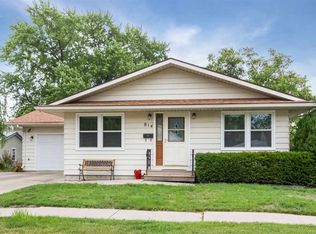 814 S 4th Ave, Washington, IA 52353