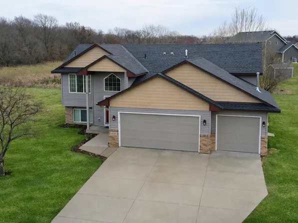 929 Farmers Ridge Trl, Belle Plaine, MN 56011