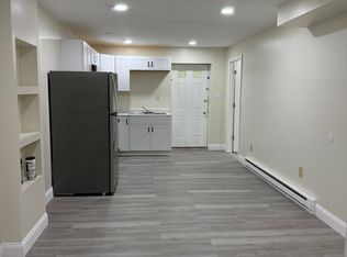 1084 Lancaster Dr, Bushkill, PA 18324