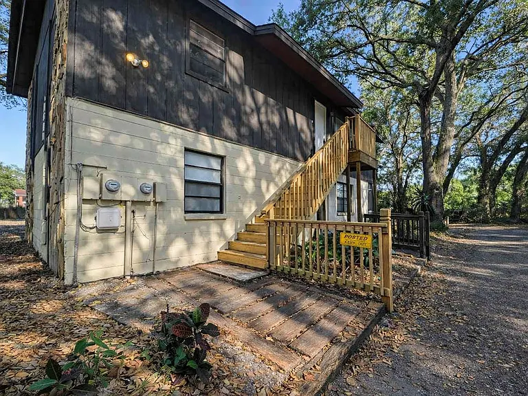 11511 Grove Ln — Photo 2