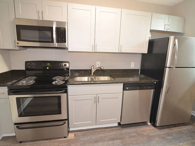 704 McMakin St — Photo 6