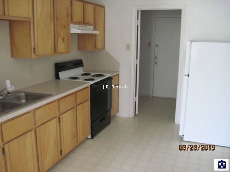 208 Gibson St #A — Photo 3
