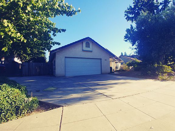 2nd image of 2572 Los Altos Ave