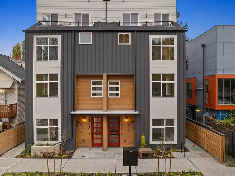 546 S Cloverdale St #D — Photo 1