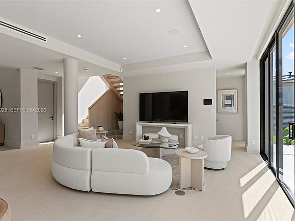 4th image of 5854 SW 30th St