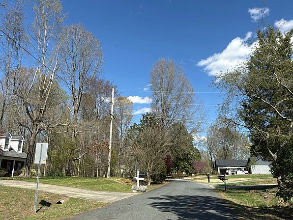 4th image of 451 Hunting Creek Rd