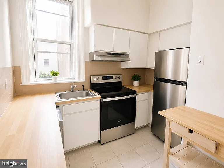2826 Poplar St #3 — Photo 3