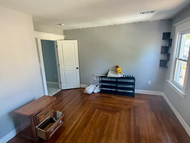32 Alstrum St #2 — Photo 10