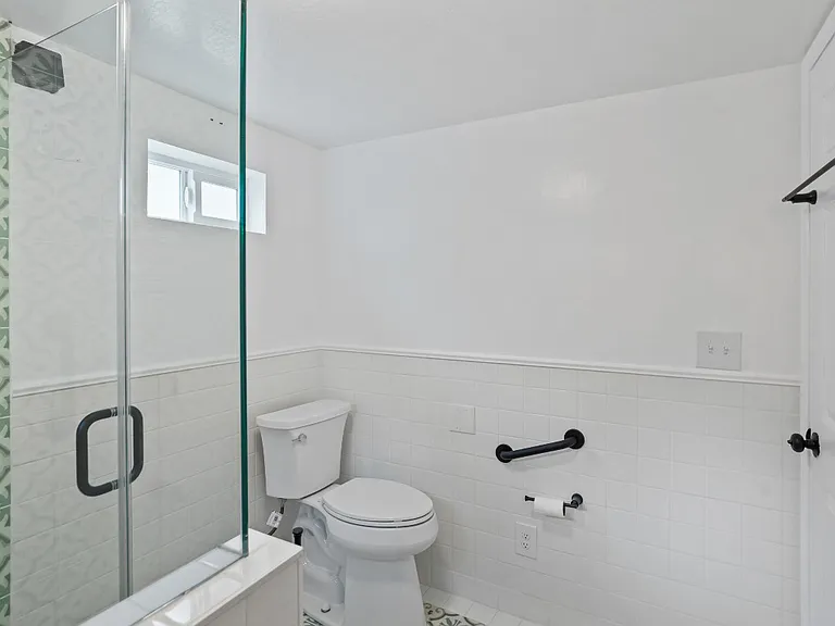 958 Collier Dr — Photo 11