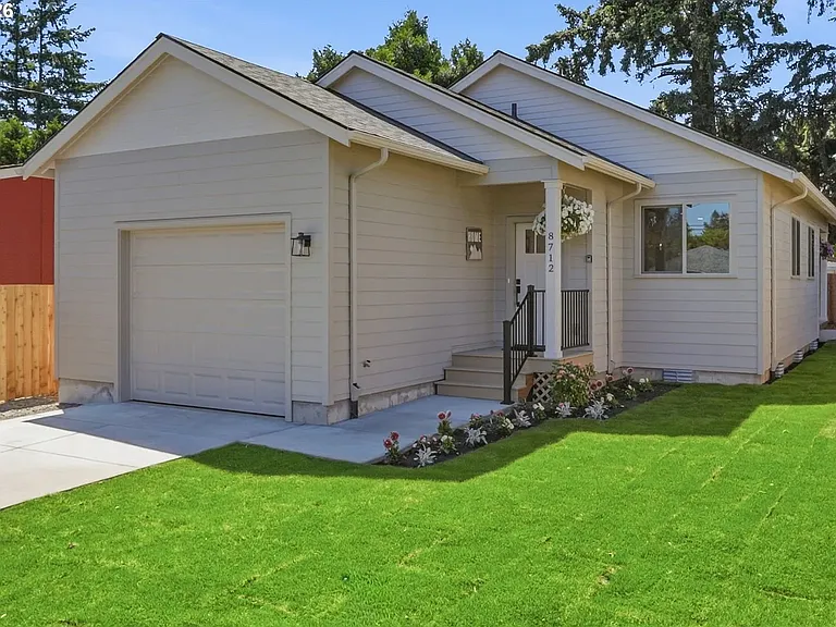 8712 SE Clatsop St — Photo 2