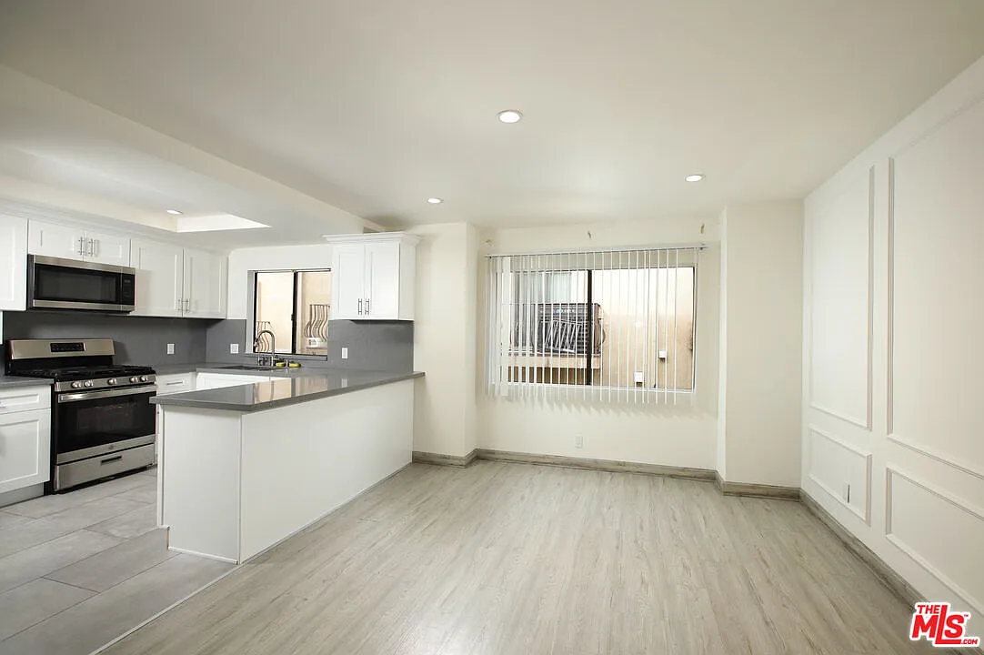 2 bed, 1198 sqft, $2,799 — Photo 2