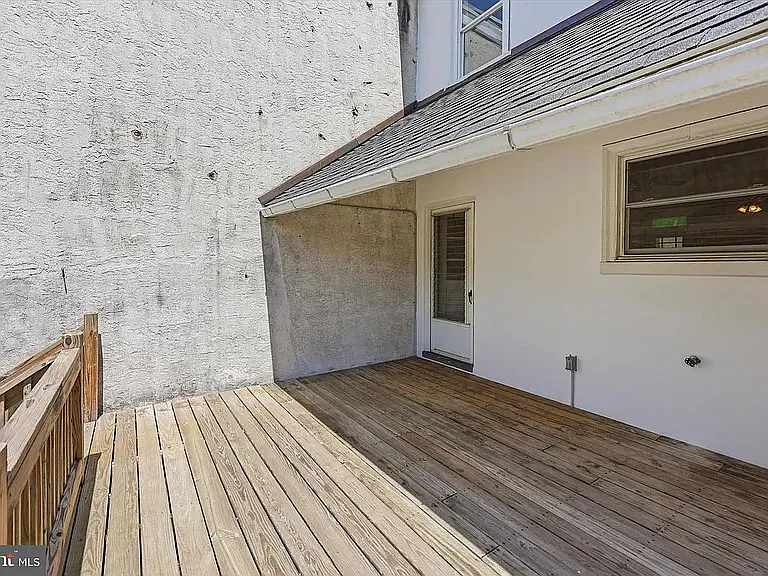 117 E 3rd Ave — Photo 2