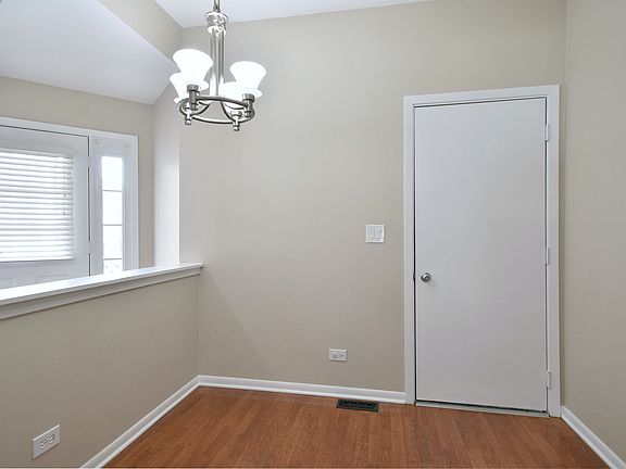 5th image of 1134 E Addison Ave