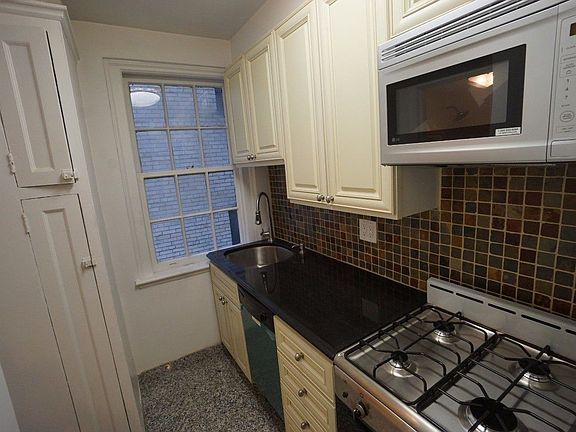 2nd image of 304 E 41st St #B504