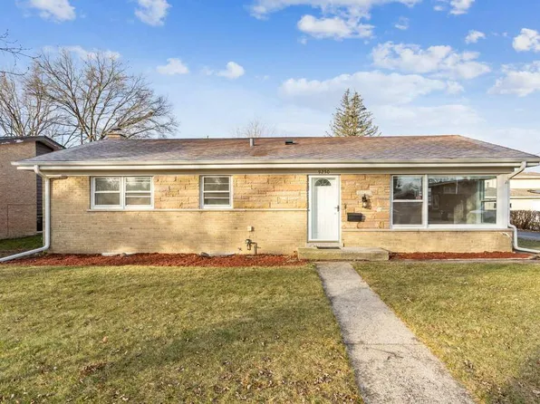 9250 Mango Ave, Morton Grove, IL 60053