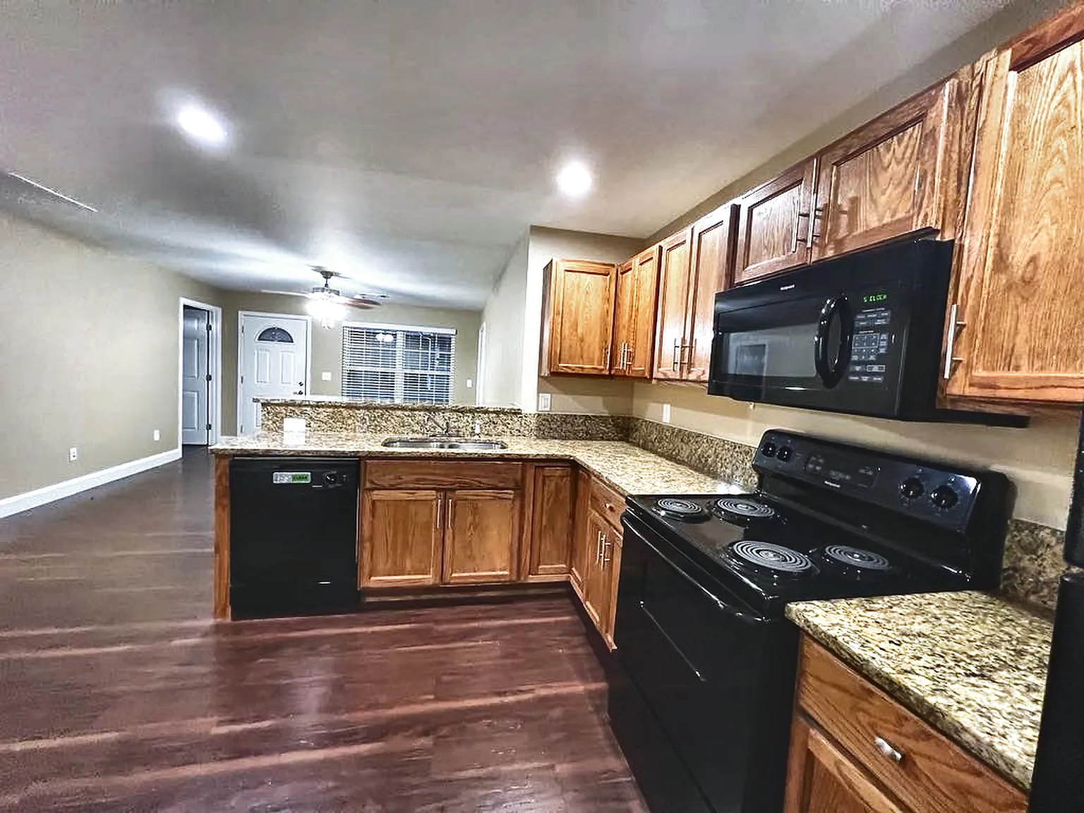 2 bed, 1008 sqft, $1,295 — Photo 4