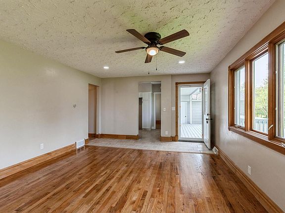 5th image of 20714 9th Ave N