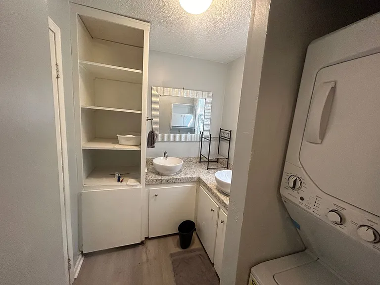 1227 Barnwell Steet Barnwell St #3 — Photo 12