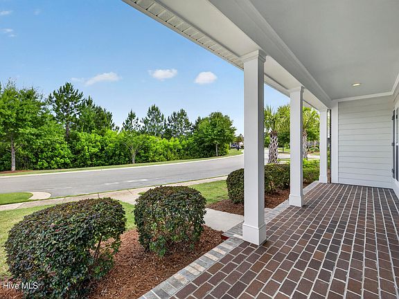 4th image of 8450 Oak Abbey Trail NE