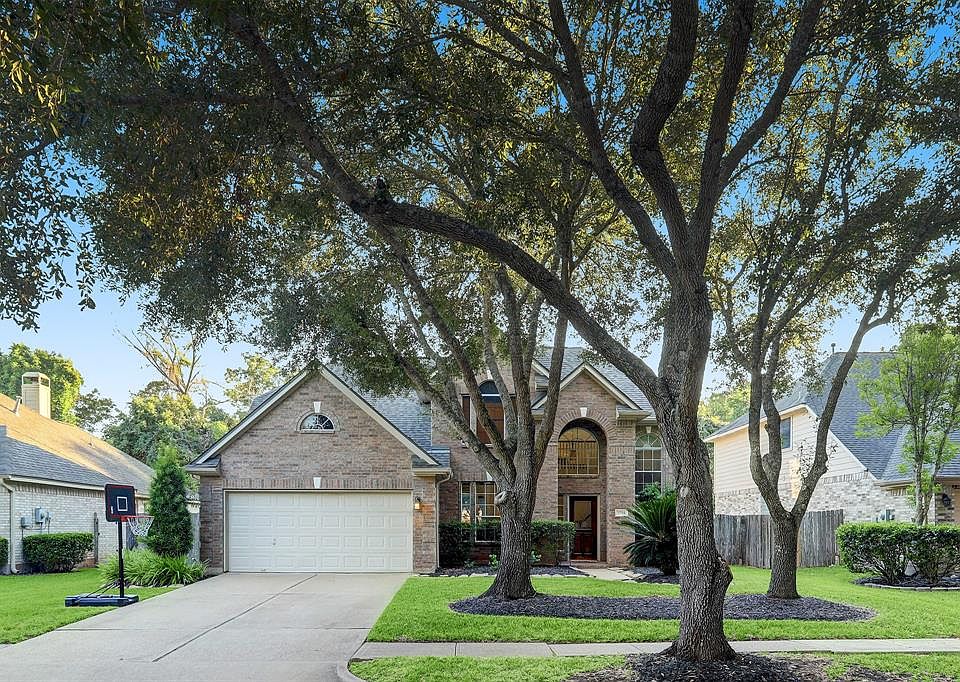 1st image of 2734 Five Oaks Dr