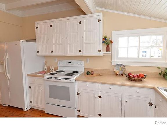 5th image of 683 King Cir