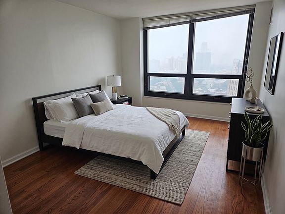 5th image of 2020 N Lincoln Park W APT 23D