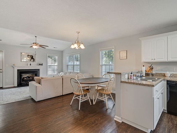 3rd image of 701 Foy Ave