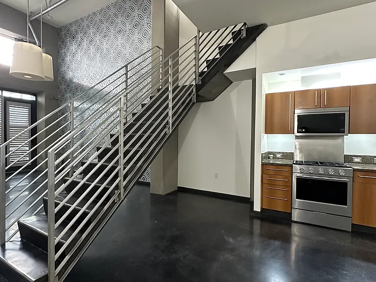 350 11th Ave #129 — Photo 7