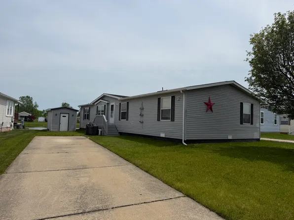 29131 Meadow Ln #230, Rockwood, MI 48173