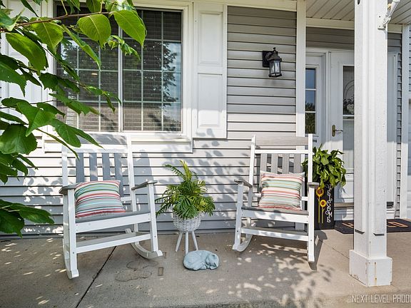 2nd image of 191 Bridlewood Cir