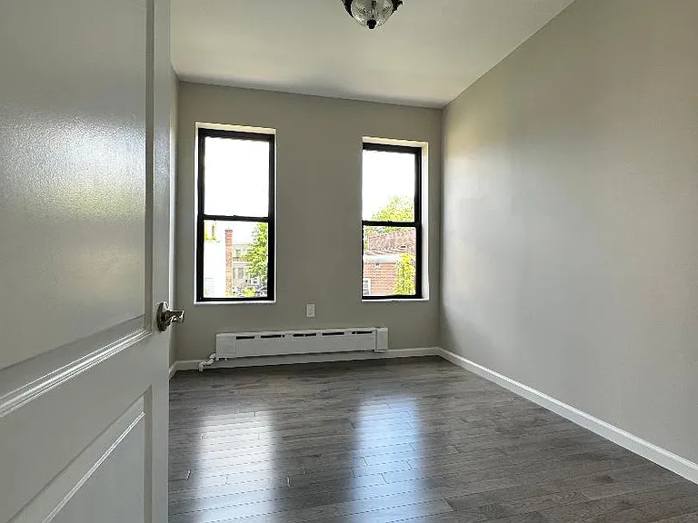 32-47 44th St #2B — Photo 4