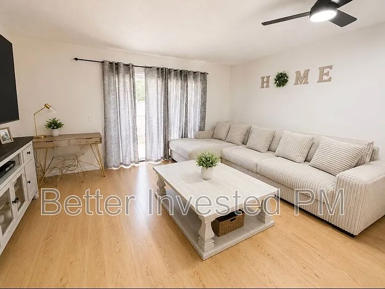 1706 Glenbrook Dr #B — Photo 2