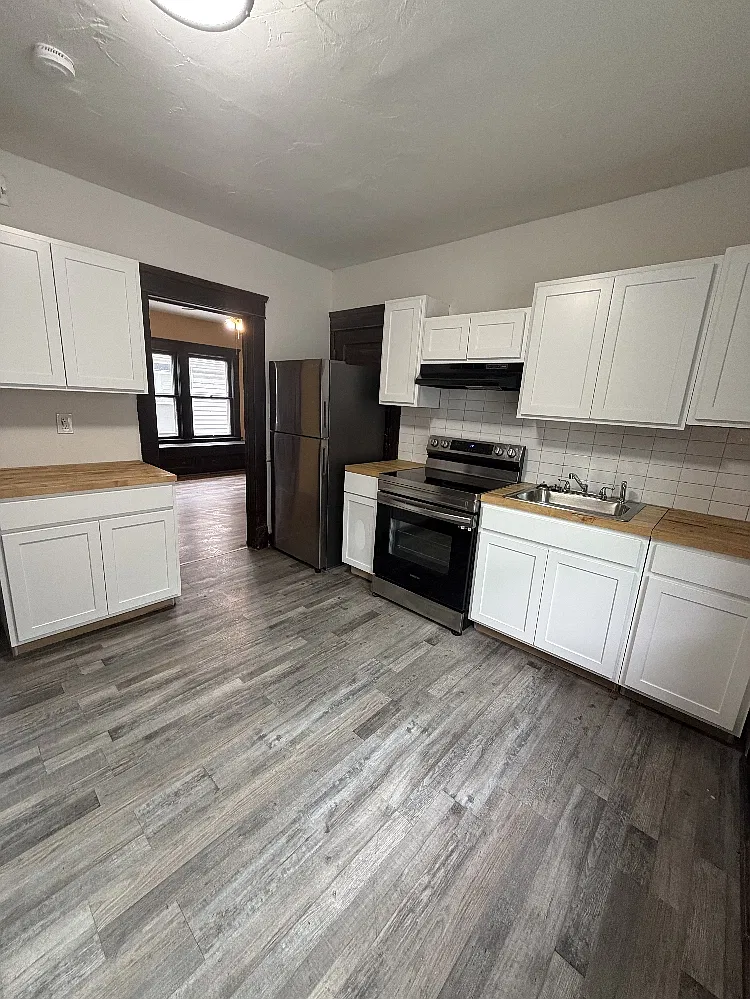 3802 Poe Avenue - Upstairs & 3rd Floor — Photo 3