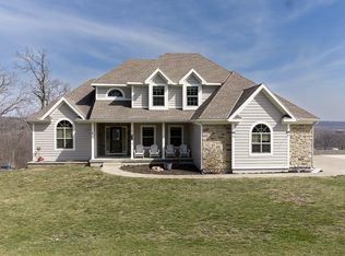 17384 Blue Moon Ln, Tonganoxie, KS 66086