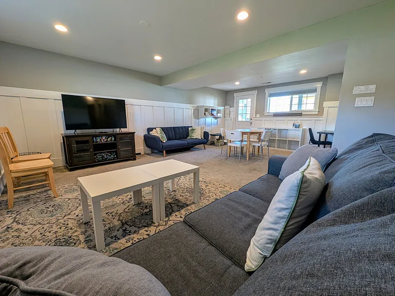 S 100 W — Photo 23