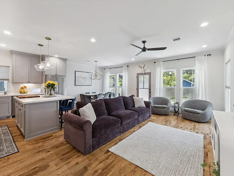 3404 Castor St — Photo 5