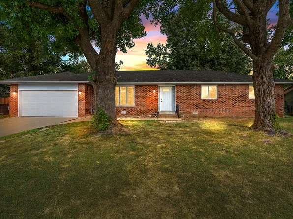 1304 S Adams Avenue, Aurora, MO 65605