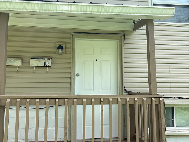 108 Hoyt Ln #108 — Photo 1