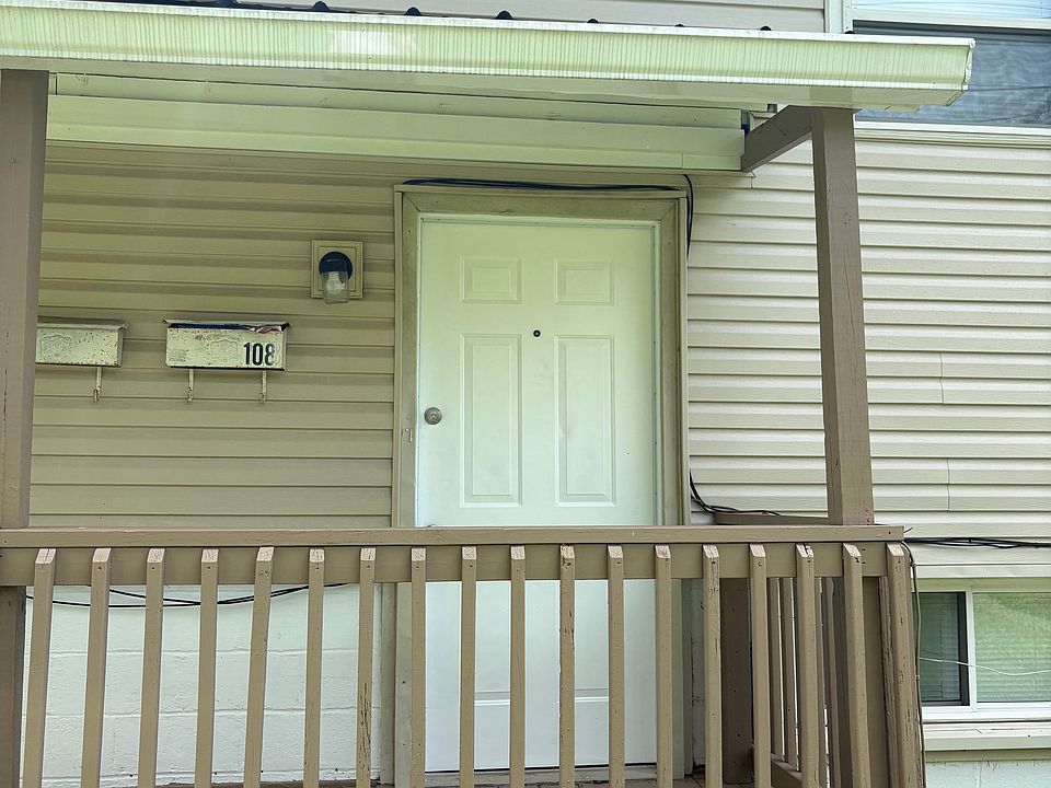 1st image of 108 Hoyt Ln #108