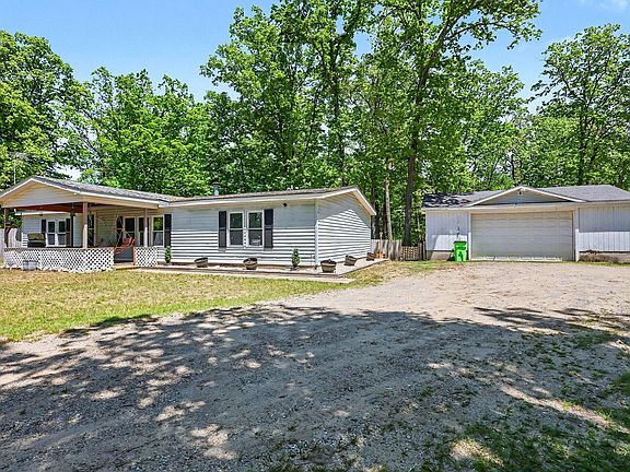 3rd image of 688 S Silver Dr
